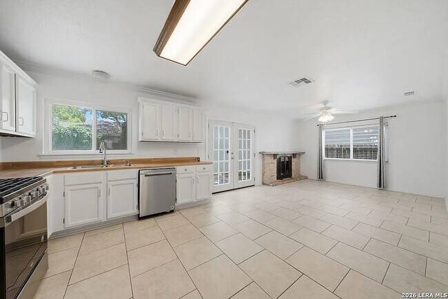 Building Photo - 5930 Oak Run St