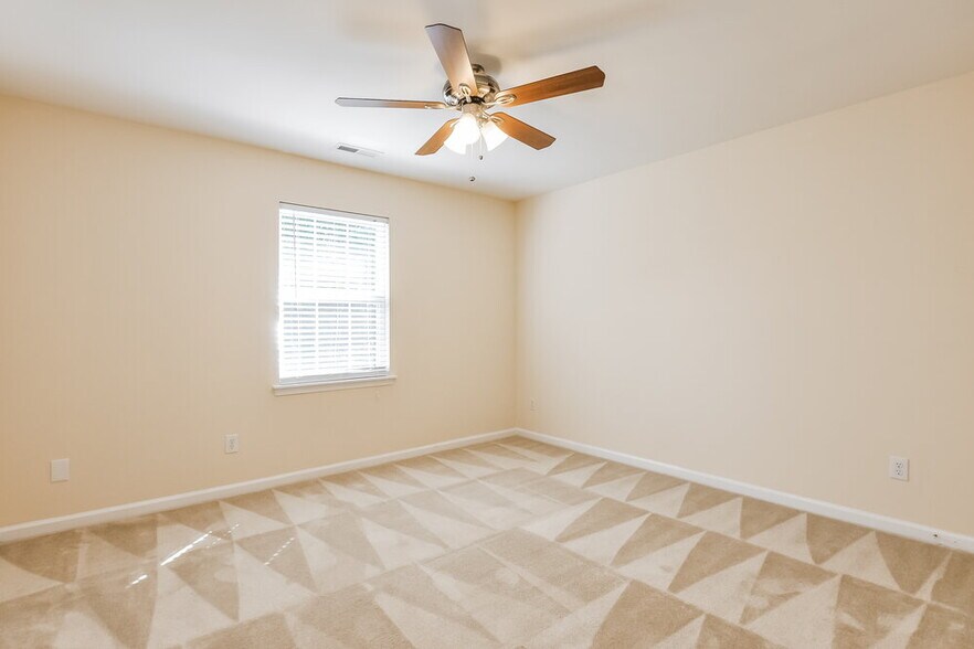 Building Photo - 676 Yorkshire Dr
