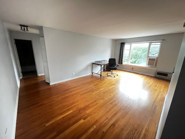 Building Photo - 2424 W Estes Ave