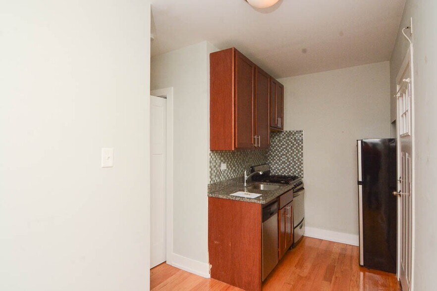 Building Photo - 2830 N Mildred Ave