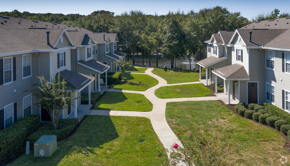 Building Photo - Lake Harris Cove