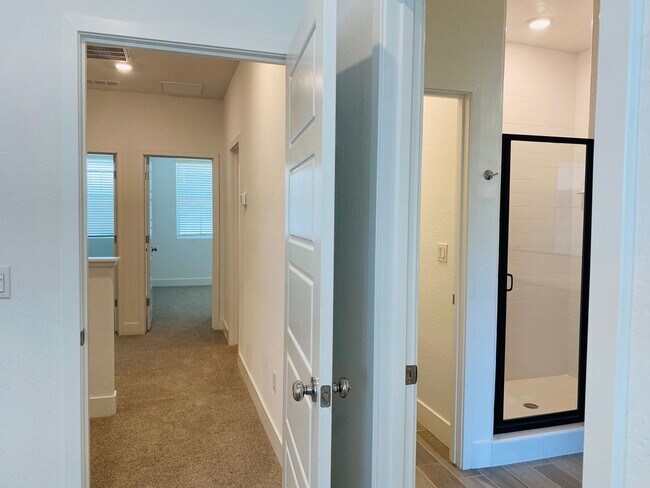 Building Photo - $2,295 + $100 Solar, Copper Ave. & Willow,...
