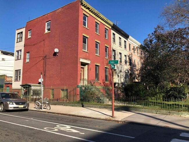 Building Photo - 298 4th St