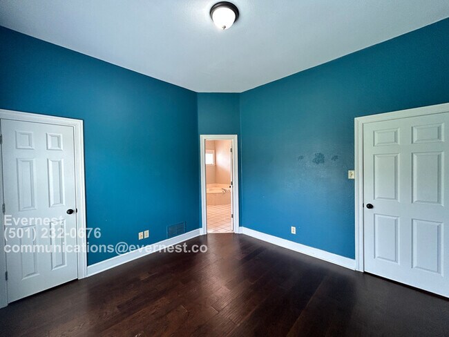 Building Photo - 9501 William Little Dr