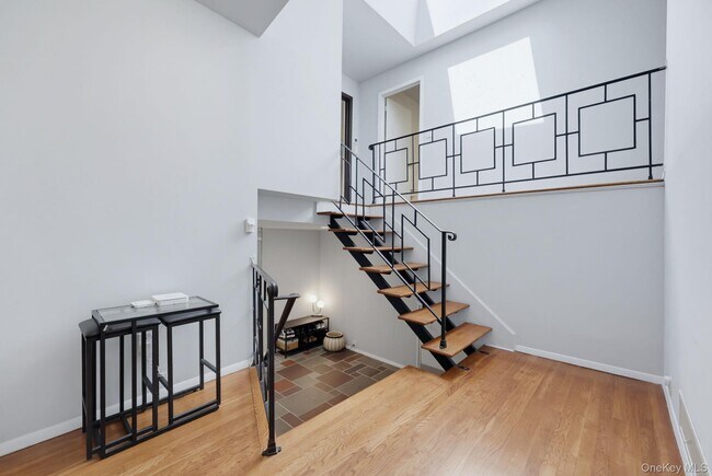 Building Photo - 6 Lark Ave