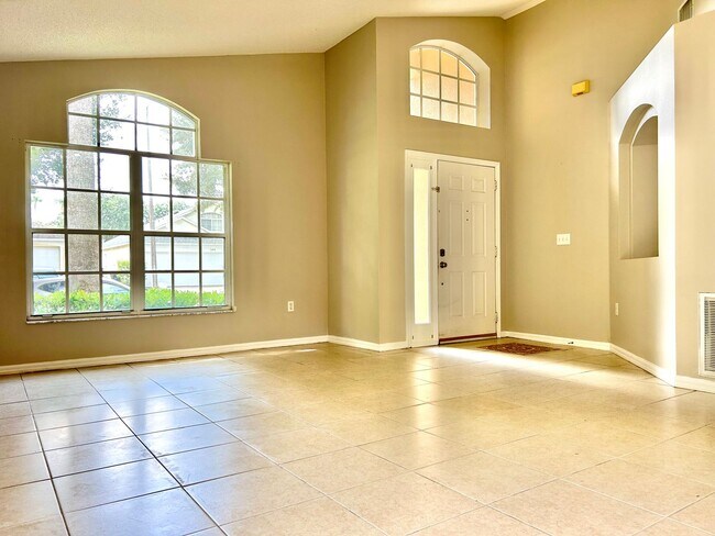 Building Photo - Davenport Gem: 4Bedrooms/ 2Baths pool home!