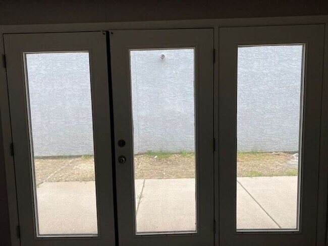 Building Photo - $2,350 Lovely Remodeled 3 Bedroom-2 bath-2...