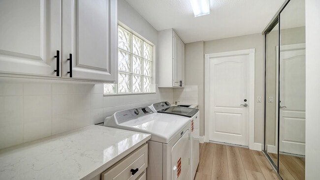 Building Photo - 5533 Avellino Pl