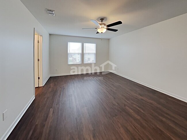 Building Photo - 3321 Milkweed Dr