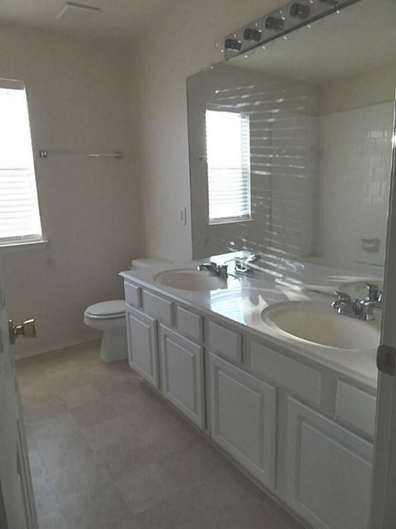 Building Photo - 323 Thorpe Springs Dr