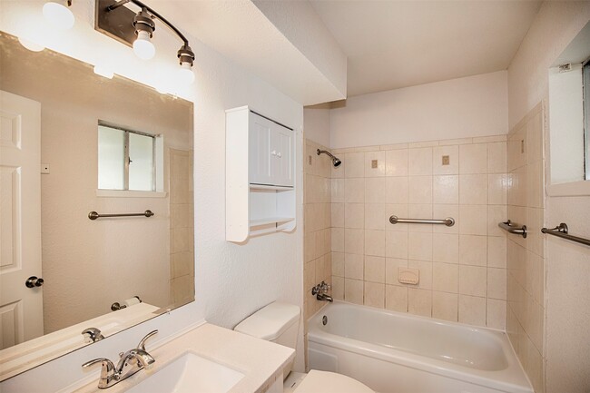 Building Photo - 4809 39th St E