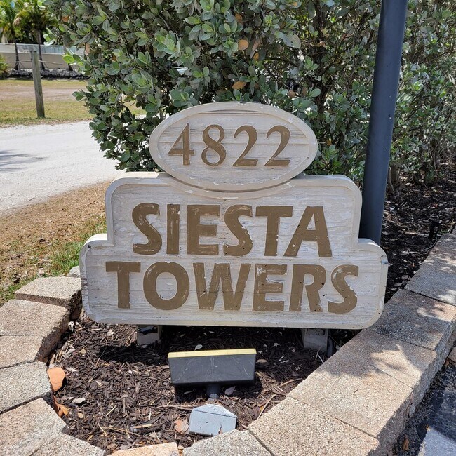 Building Photo - Annual UNfurnished Siesta Key Gulf front 2/2 condo with water views!