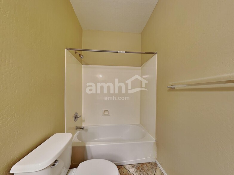 Building Photo - 7814 S 74th Ave