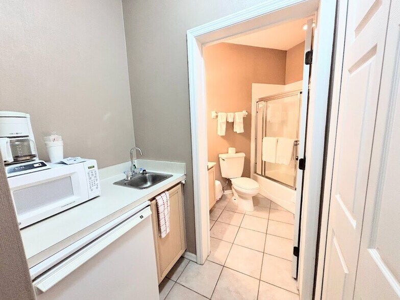 Building Photo - 9906 Perfect Dr