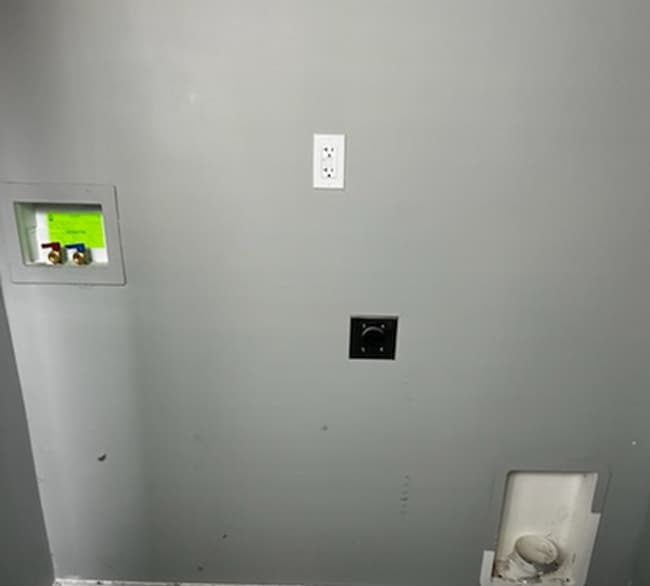 Building Photo - SPECIAL!!!! First month free with paid sec...