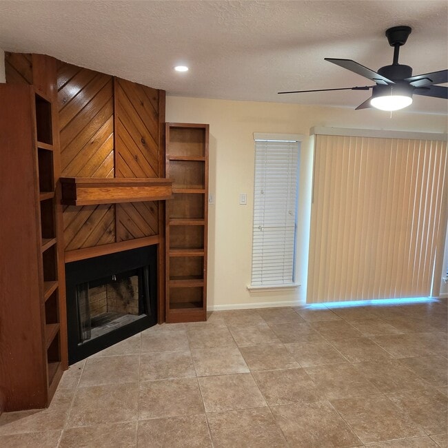 Building Photo - 12755 Mill Ridge Dr