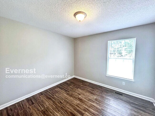 Building Photo - 7614 Greenway Dr