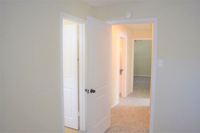 Building Photo - 6207 Northway Dr