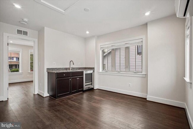 Building Photo - 3016 20th St S