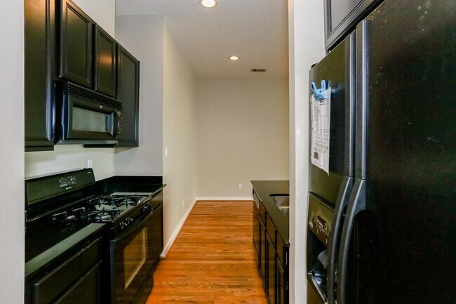 Building Photo - 4030 Center St