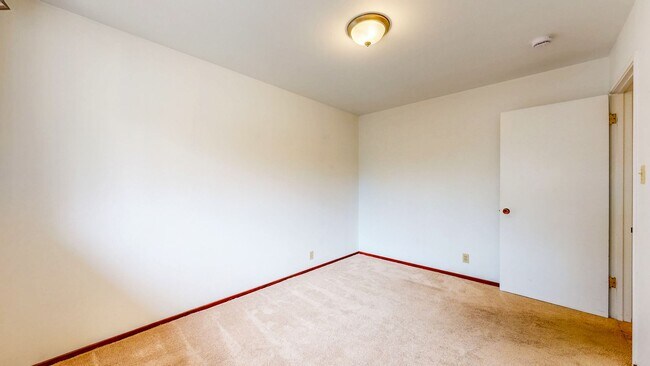 Building Photo - 1426 3rd St