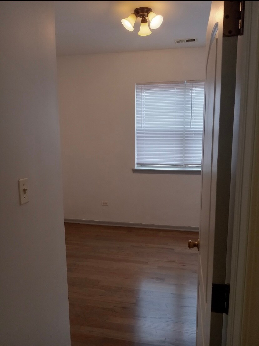 Building Photo - 3052 W Flournoy St