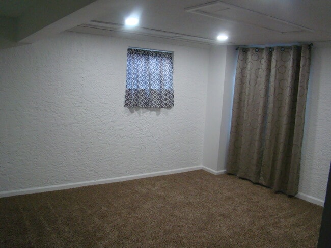 Building Photo - 8825 Boxelder Dr