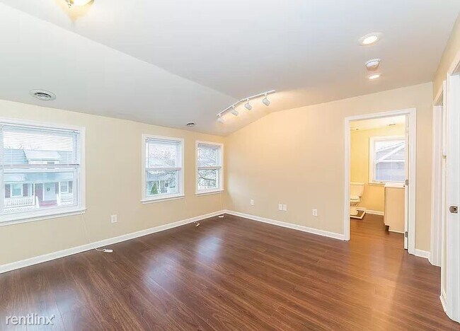 Building Photo - 3 br, 1.5 bath House - 2708 White Ave