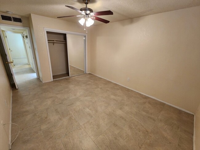 Building Photo - 3224 Hillrise Dr