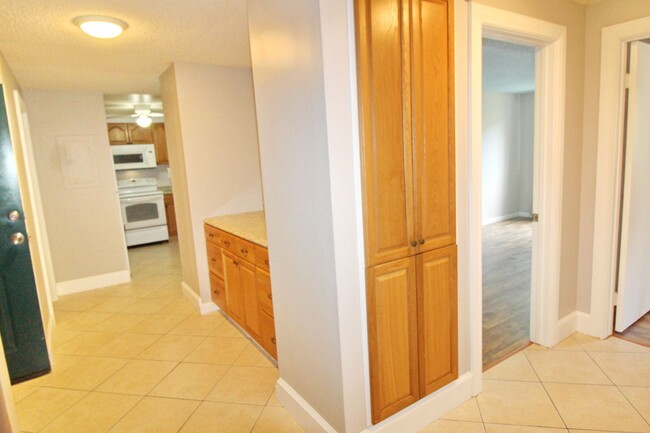 Building Photo - Rare 3 Bedroom 2 Bathroom Kihei Shores Con...