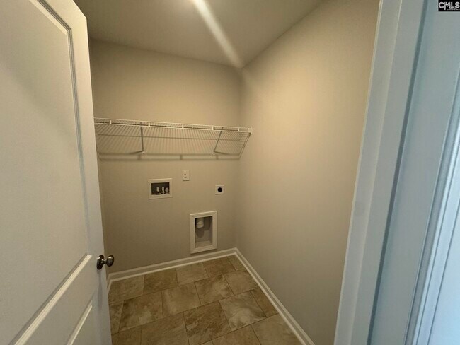 Building Photo - 3080 Hallsdale Dr