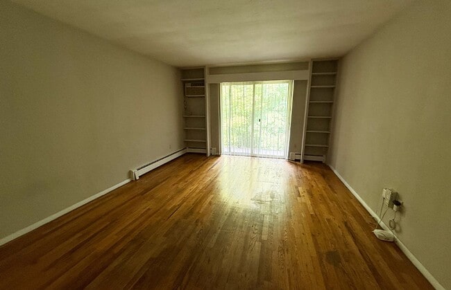 Interior Photo - 3239 Bishop Street