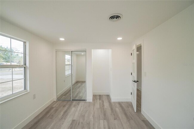 Building Photo - 985 Liberty St