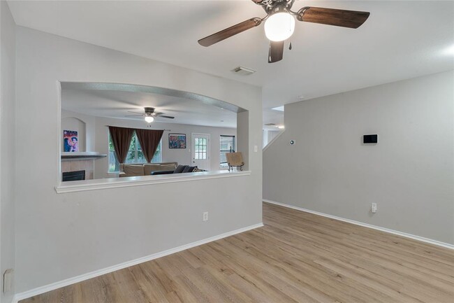 Building Photo - 24422 Lakecrest Village Dr