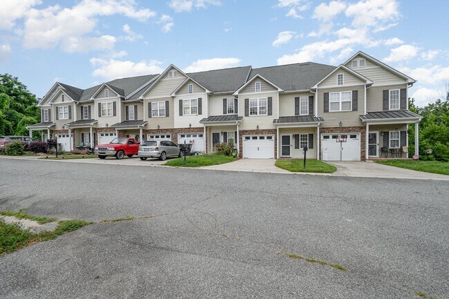 Building Photo - 1st Month Rent Free! - Spacious 2-Story Townhome with Finished Basement in Clemmons - 2,264 Sq Ft!