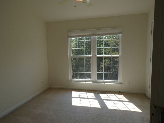 Building Photo - Two Bedroom, Two Level Condo Near Van Dorn...