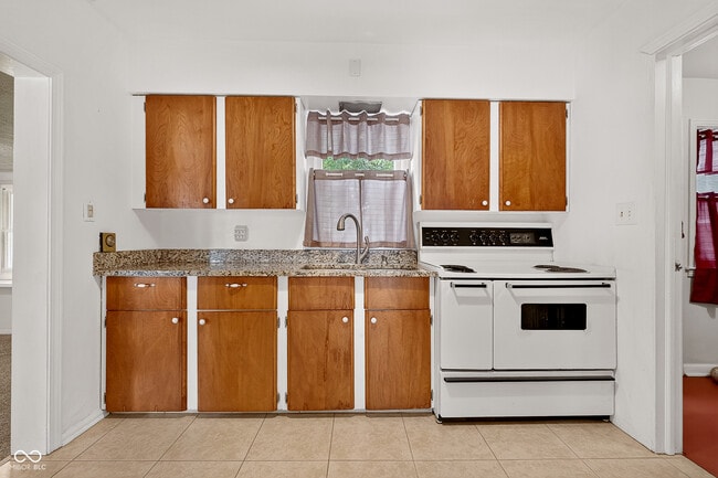 Building Photo - 3916 W 96th St