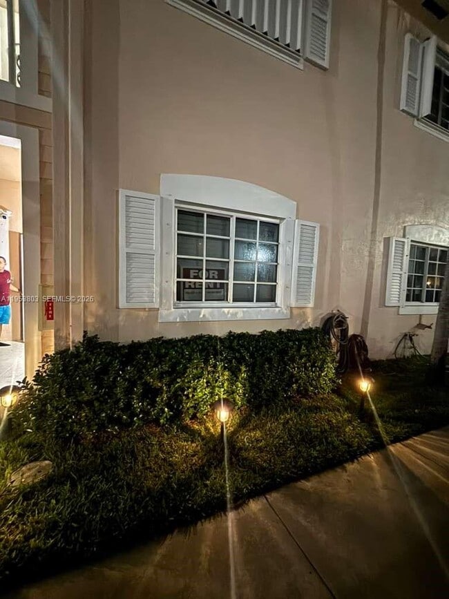 Building Photo - 2733 NE 3rd Ct