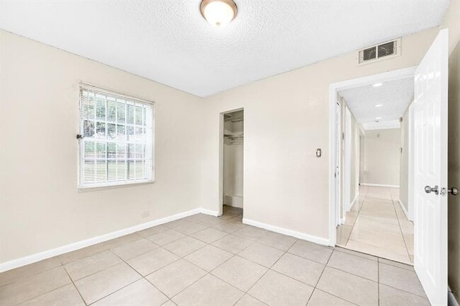 Building Photo - 15710 NW 19th Ave