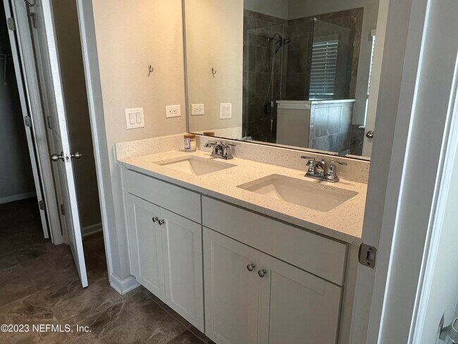 Building Photo - 78571 Goldfinch Ln