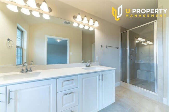 Building Photo - Luxary & Energy Saving TownHome,