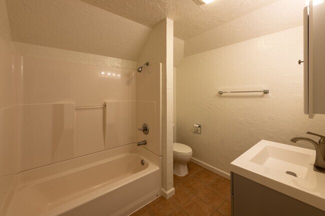 Building Photo - 425 N 7th Ave