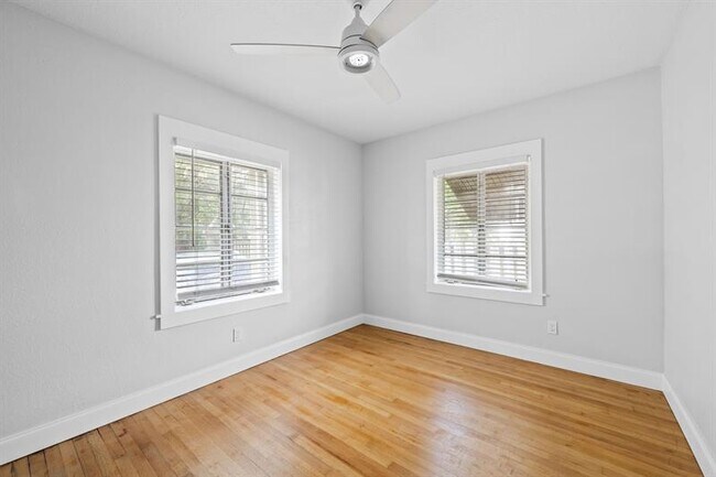 Building Photo - 411 SW 18th St