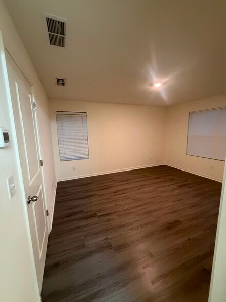 Primary bedroom - 595 Magnolia Cir