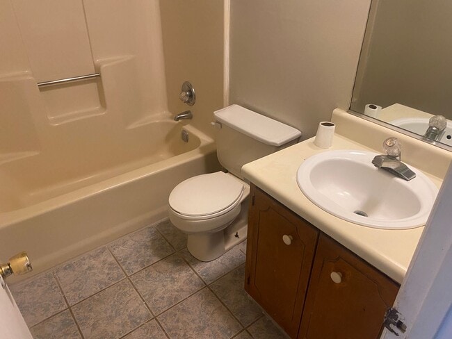 Building Photo - 2501 Tara Heights Cir