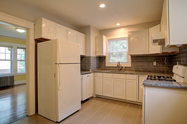 Building Photo - 123 Warren Ave