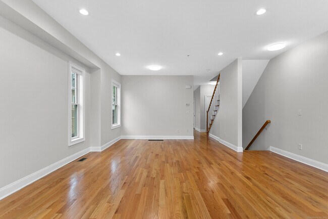 Building Photo - 14 1st St