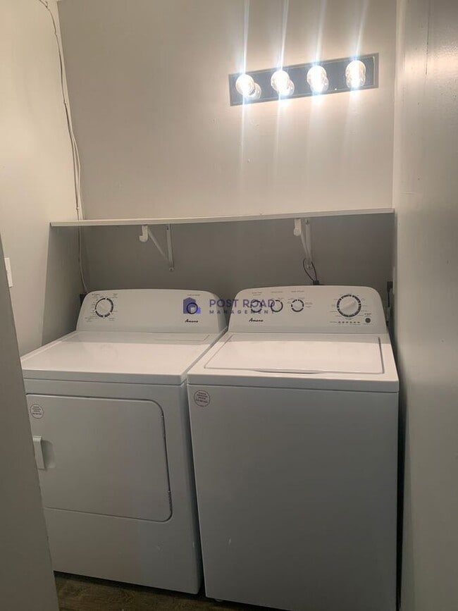 Building Photo - 515 W 27th St S