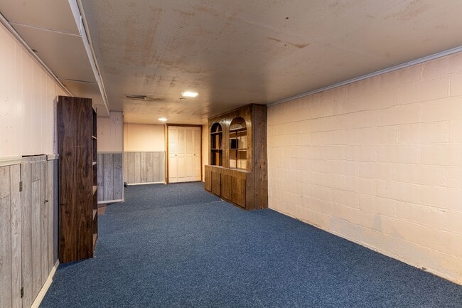 Building Photo - 2123 Lawndale Ave