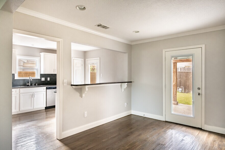 Building Photo - 4731 Wateka Dr